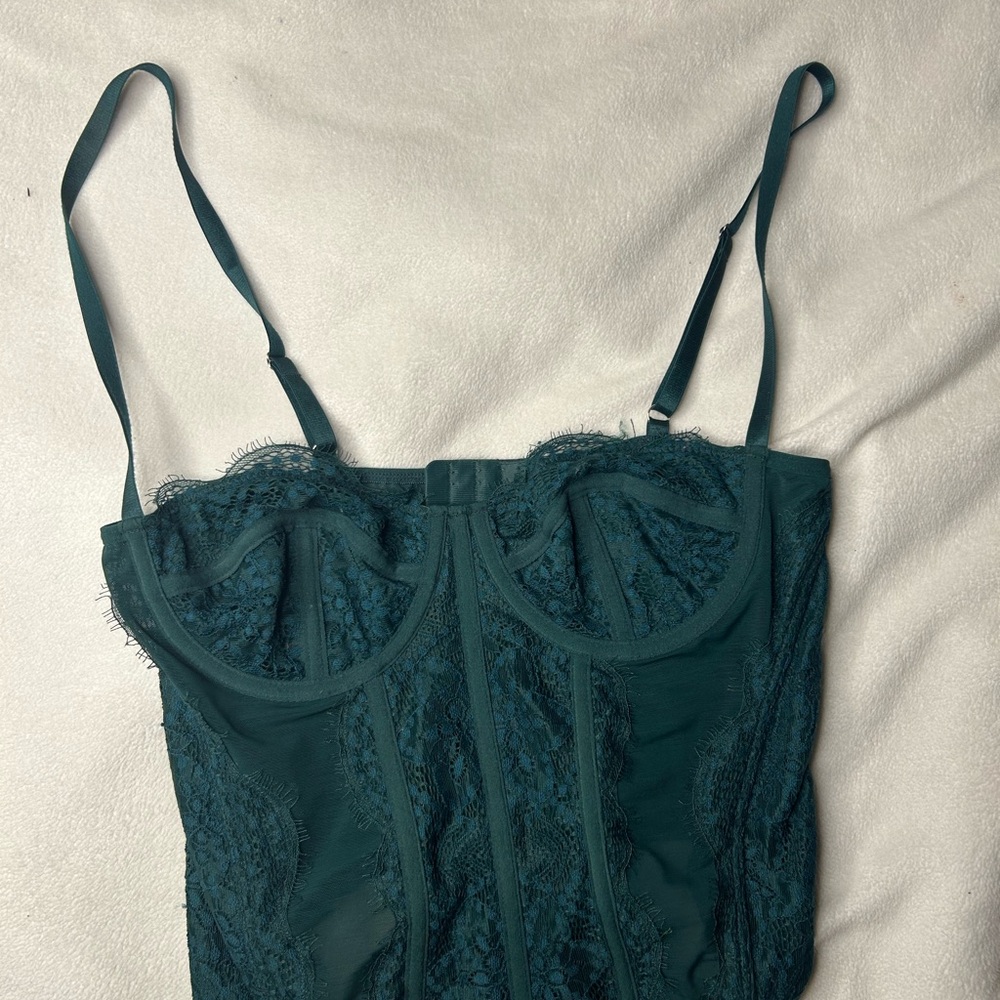 Elegant Teal Lace Bustier